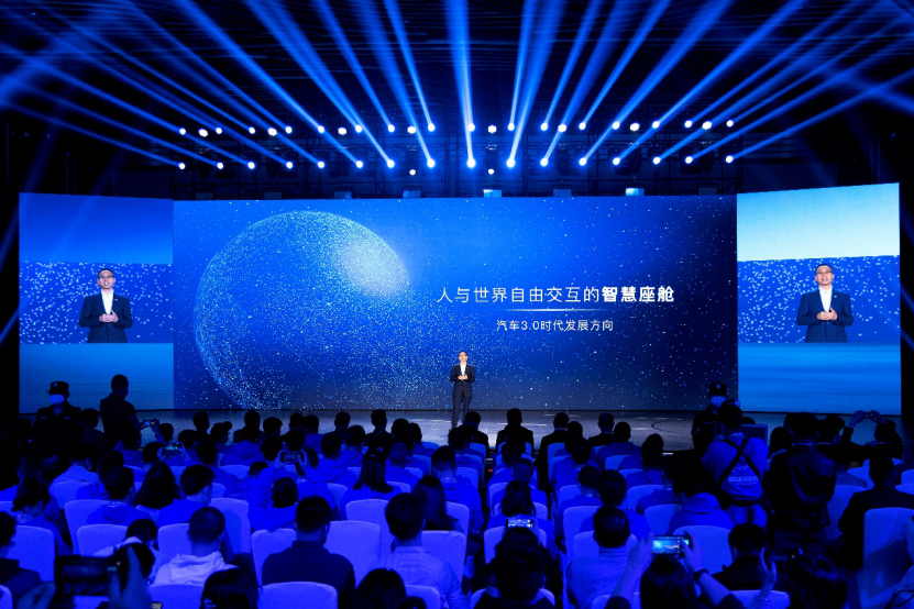 【主新闻稿】【爆点】欧尚汽车发布智慧快乐座舱，汽车机器人欧尚Z6内饰公布747.png